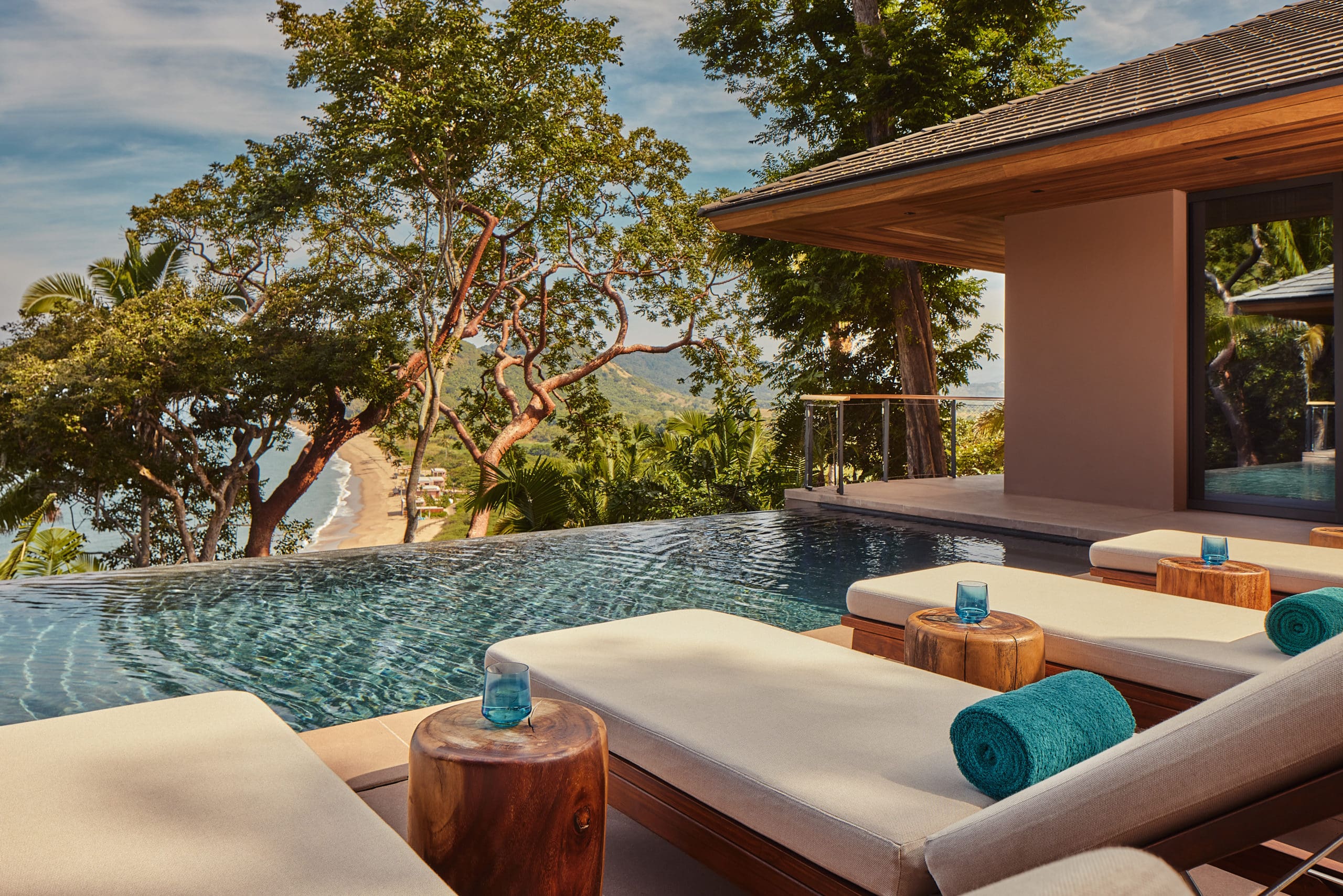 RLH_Mandarina_Arch_Villa03_Pool_Drinks_View_3599_MASTER