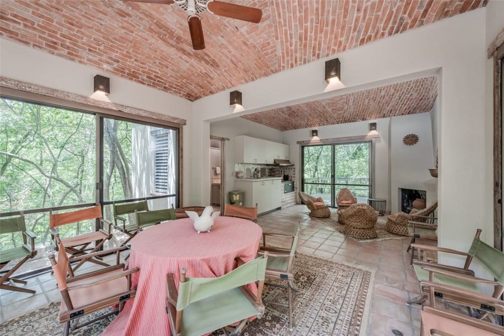 The guest interior at 3 Longbow Lane. (Photo by Patrick Bertolino for Sotheby's International Realty)