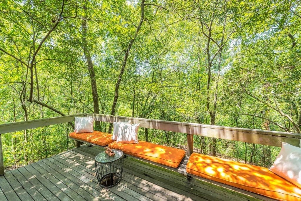 The guest house deck at 3 Longbow Lane overlooks Buffalo Bayou. (Photo by Patrick Bertolino for Sotheby's International Realty)