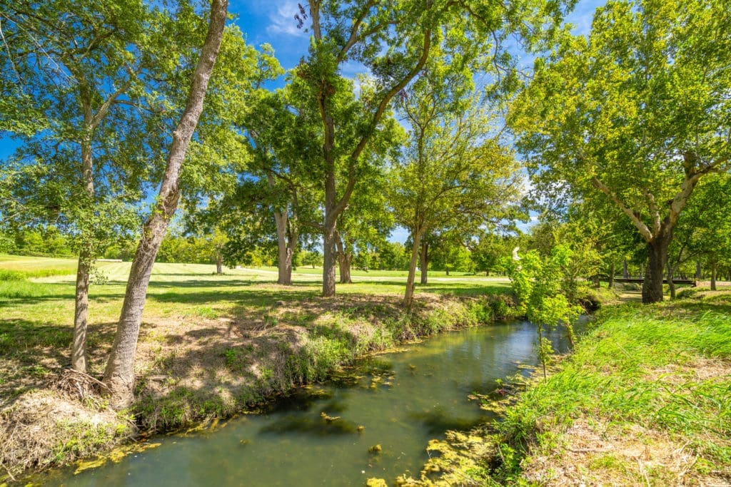 The Inn at Dos Brisas property spreads across 313 acres dotted with mature trees and water features. (Photo by sRagnar Fotografi)