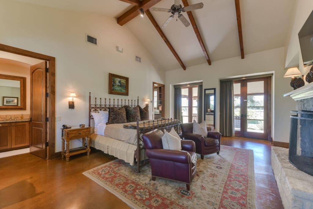 The 800 square foot casitas at the Inn at Dos Brisas include a fireplace, kitchenette and room service breakfast. (Photo by sRagnar Fotografi)