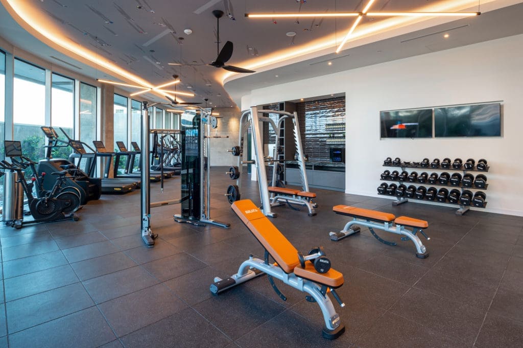 Brava's fitness center has all the latest equipment.