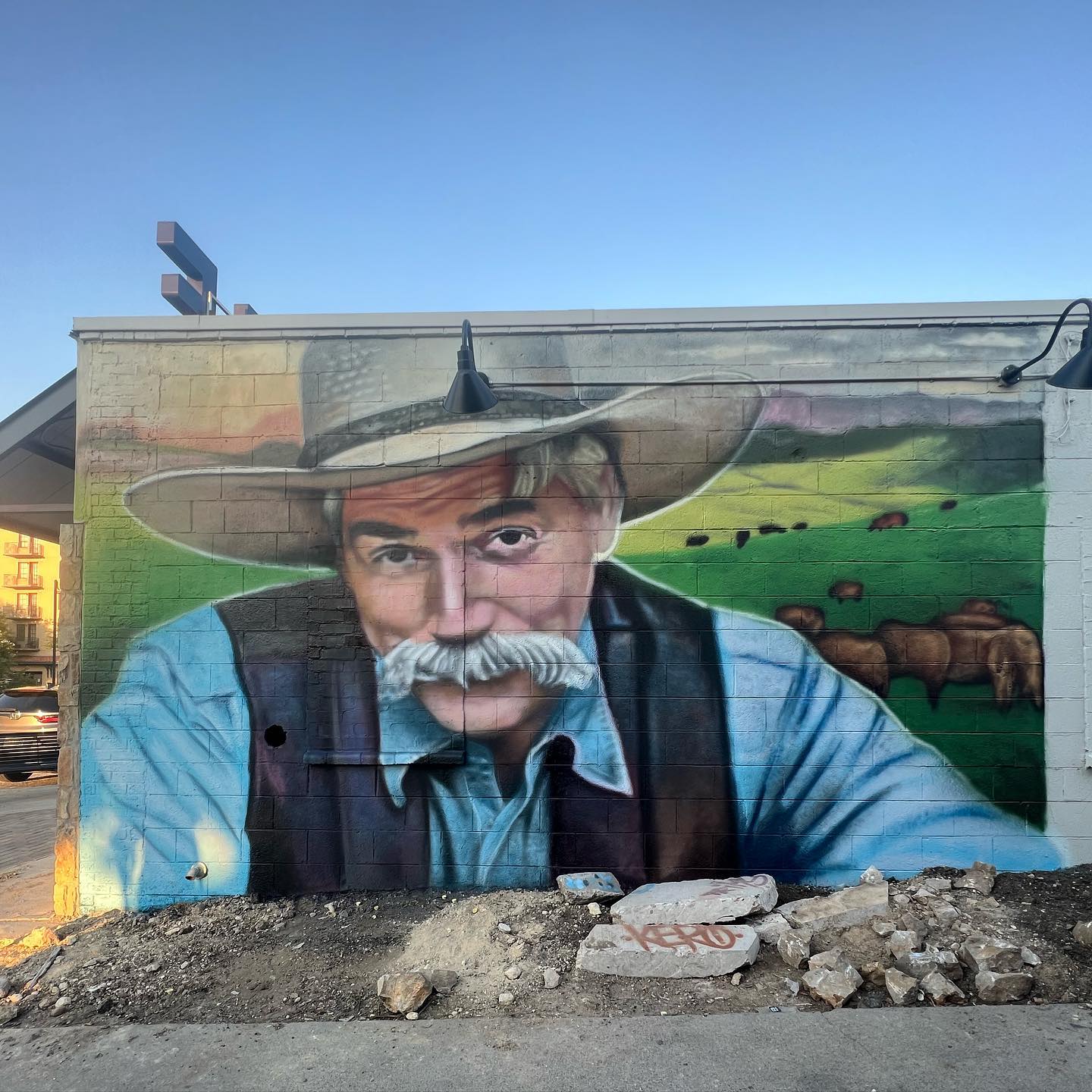 Jon’s Grille – The side wall now sports a familiar face. Sam Elliot from the series 1883 painted by Juan Velazquez. Photo by Velazquez Murals.