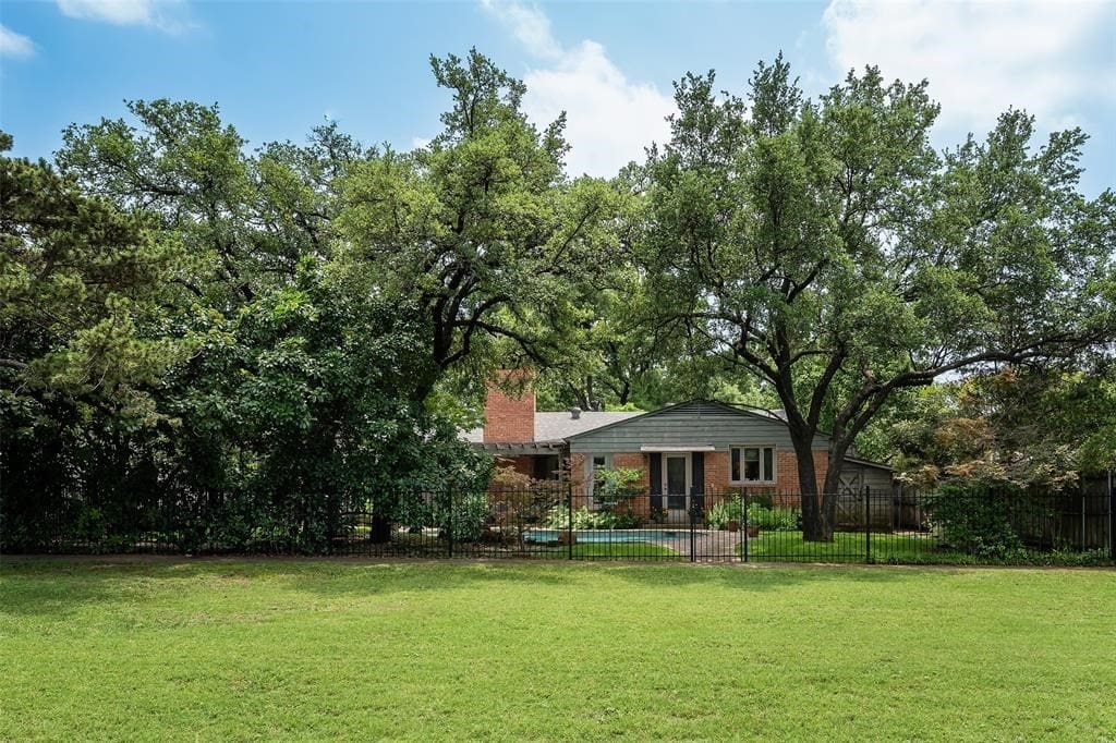 The gated backyard backs directly up to one of Green Parks' prized greenbelts.