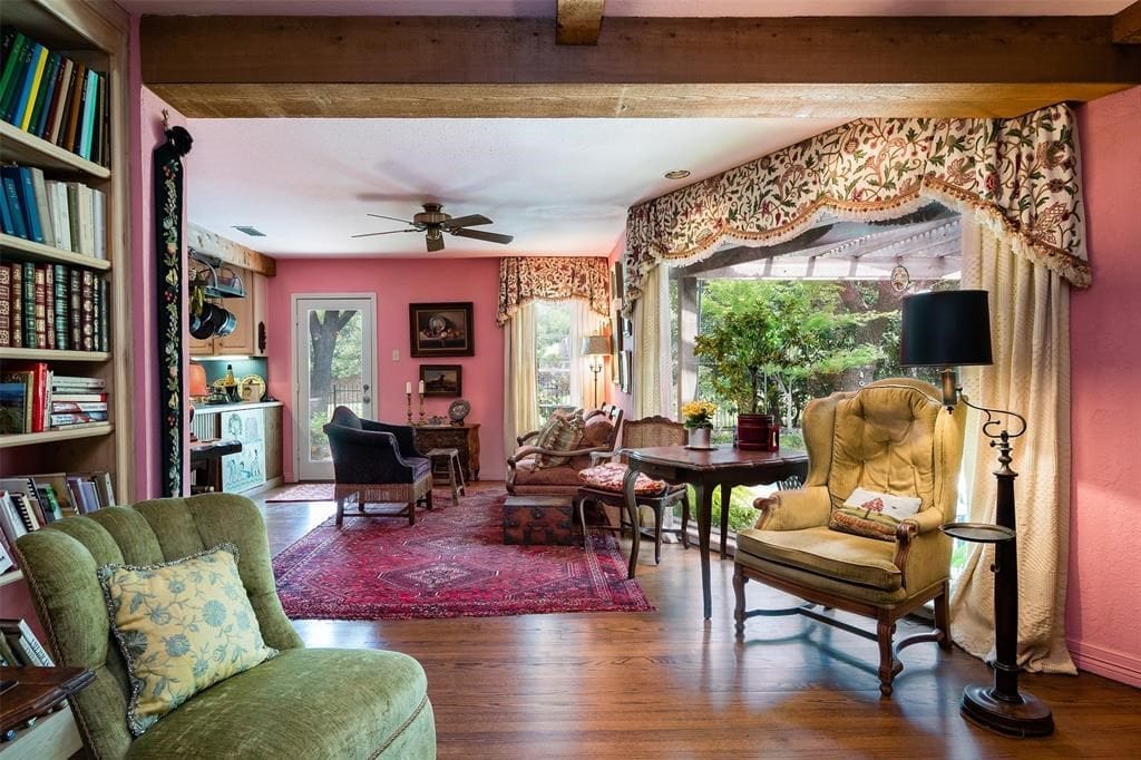 An expansive window to take in Greenway Parks' natural surroundings. 