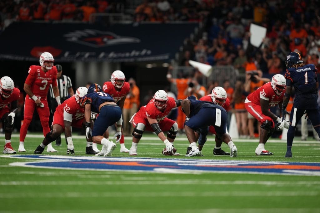 Clayton Tune  faced a lot of pressure (both actual pass rush pressure and mental pressure) in the Alamodome in one of Houston's most anticipated football openers in a long time. (Courtesy UH Athletics)