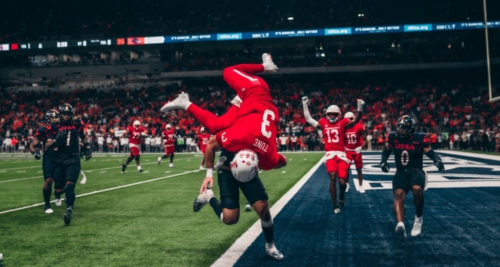 Captain Cool — How Clayton Tune Refused to Let UH Lose, Keeping the Super Season Visions Alive Amid the Chaos of a Wild San Antonio Opener