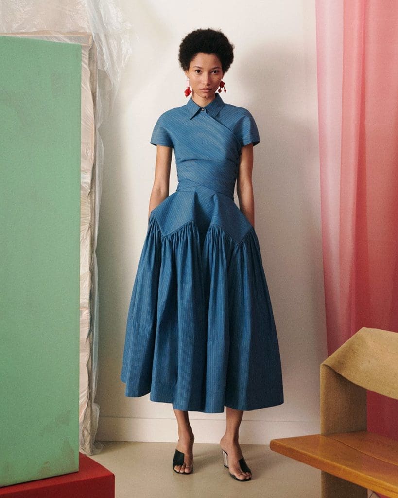 Tory Burch already played with Pantone's Blue Perennial tone last summer. We want more of it. 