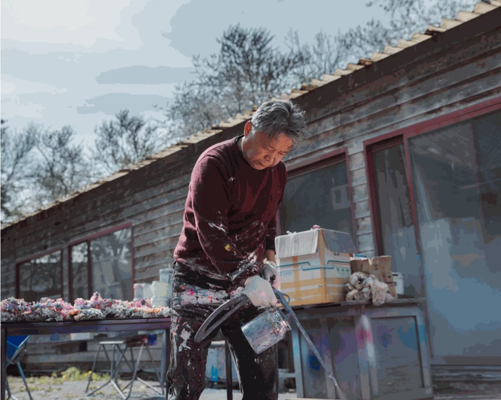 Zhuang Hong Yi's work is characterized by bold color palettes and floral motifs.