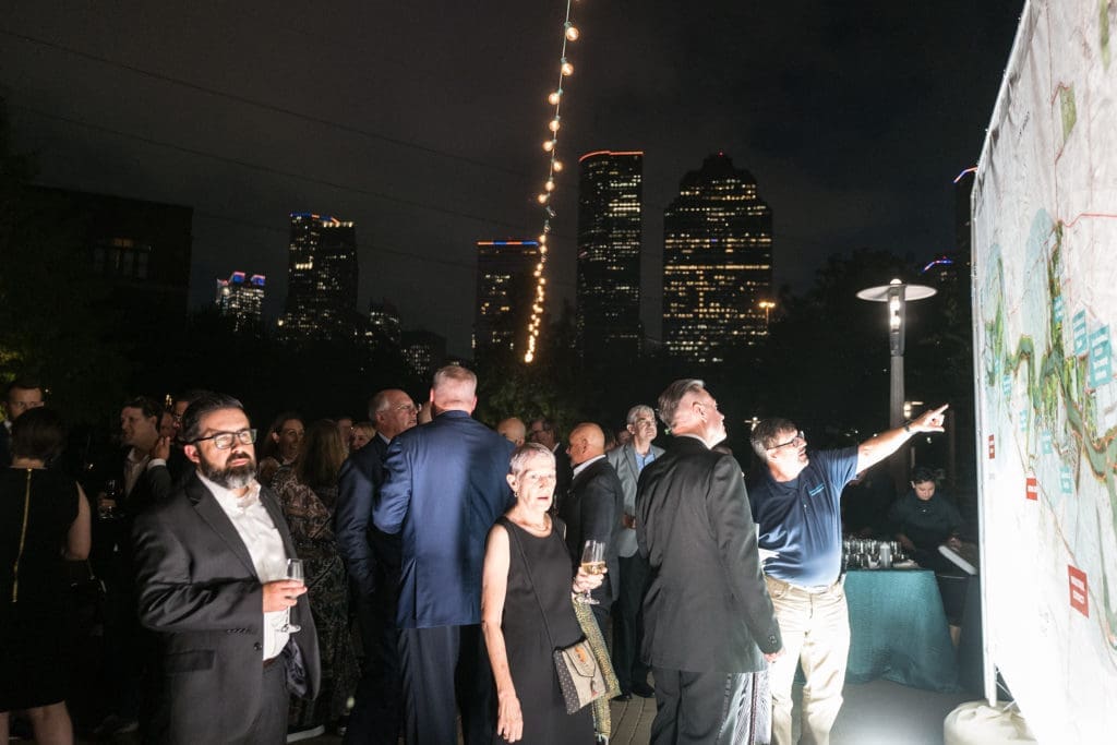 The Buffalo Bayou Partnership gala begins with an alfresco cocktail reception. (Photo by Daniel Ortiz)