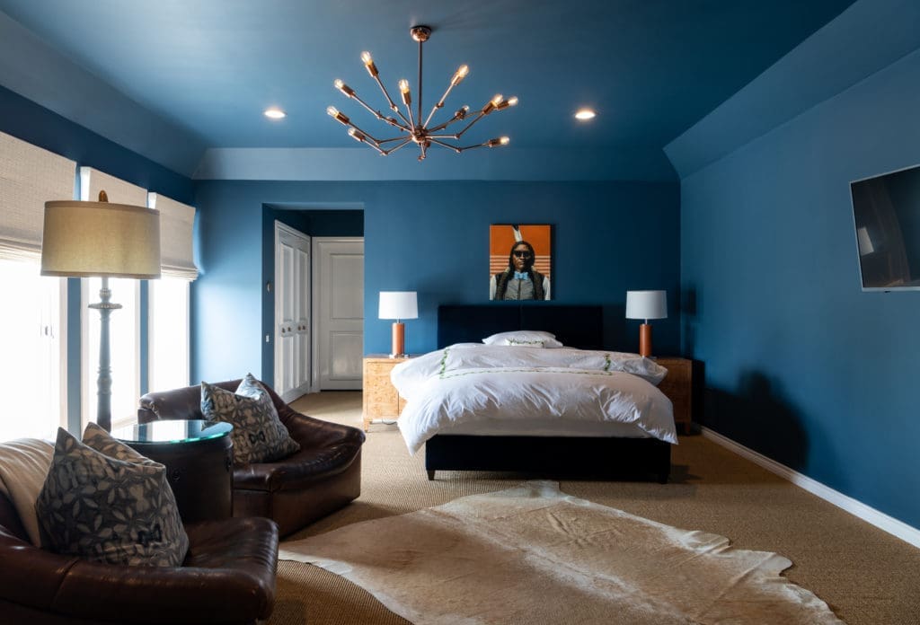 Painting the ceiling the same color as the walls makes the room feel bigger. Photo by Michael Hunter.