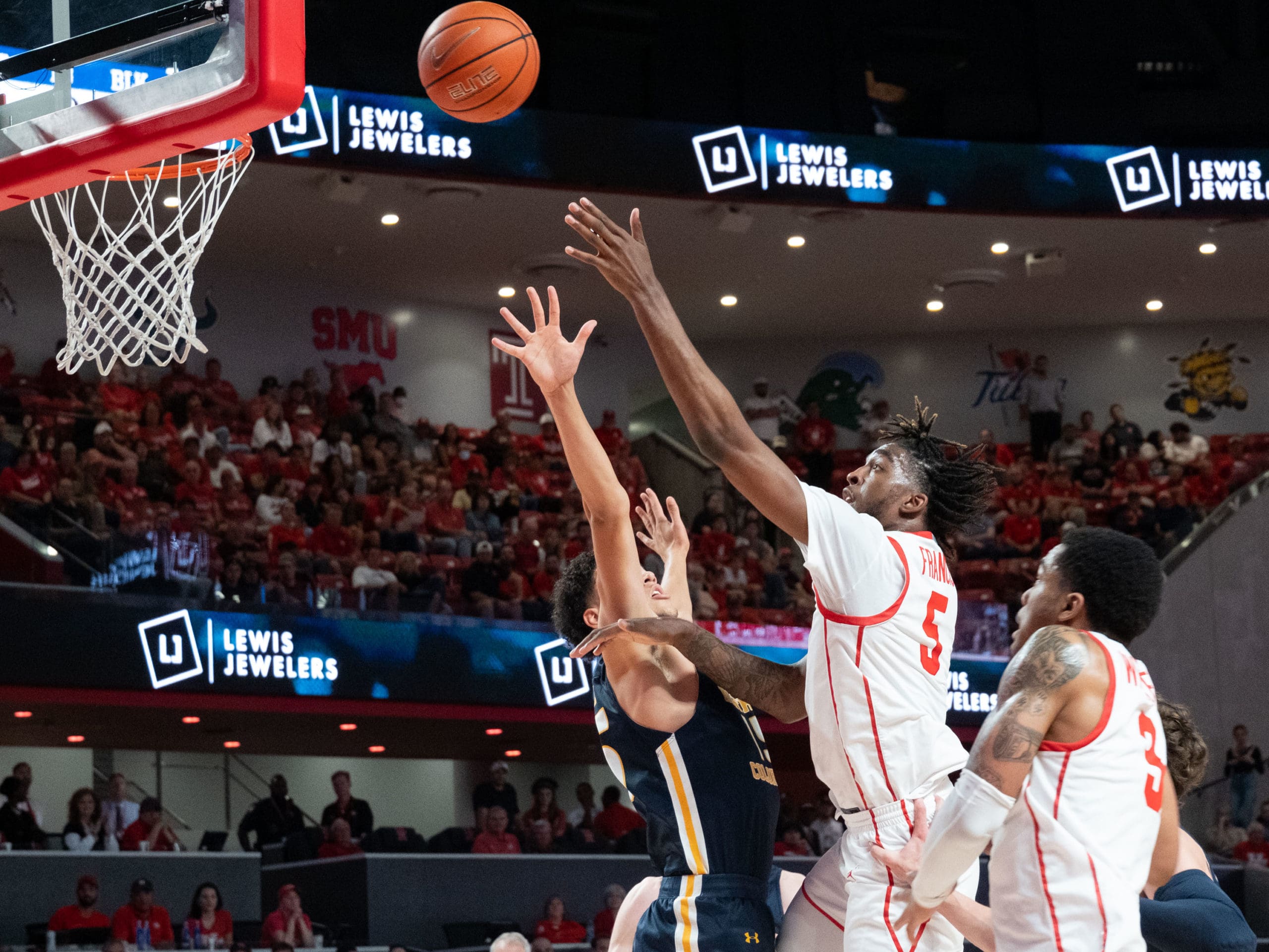 The University of Houston basketball team, led by head coach Kelvin Sampson, faced the Northern Colorado Golden Bears in their 2022-2023 season opening game at the Fertitta Center