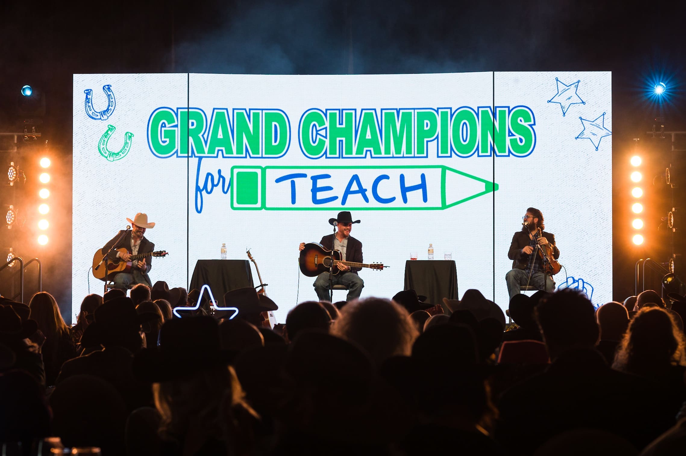 on stage Cody Johnson photo by Daniel Ortiz