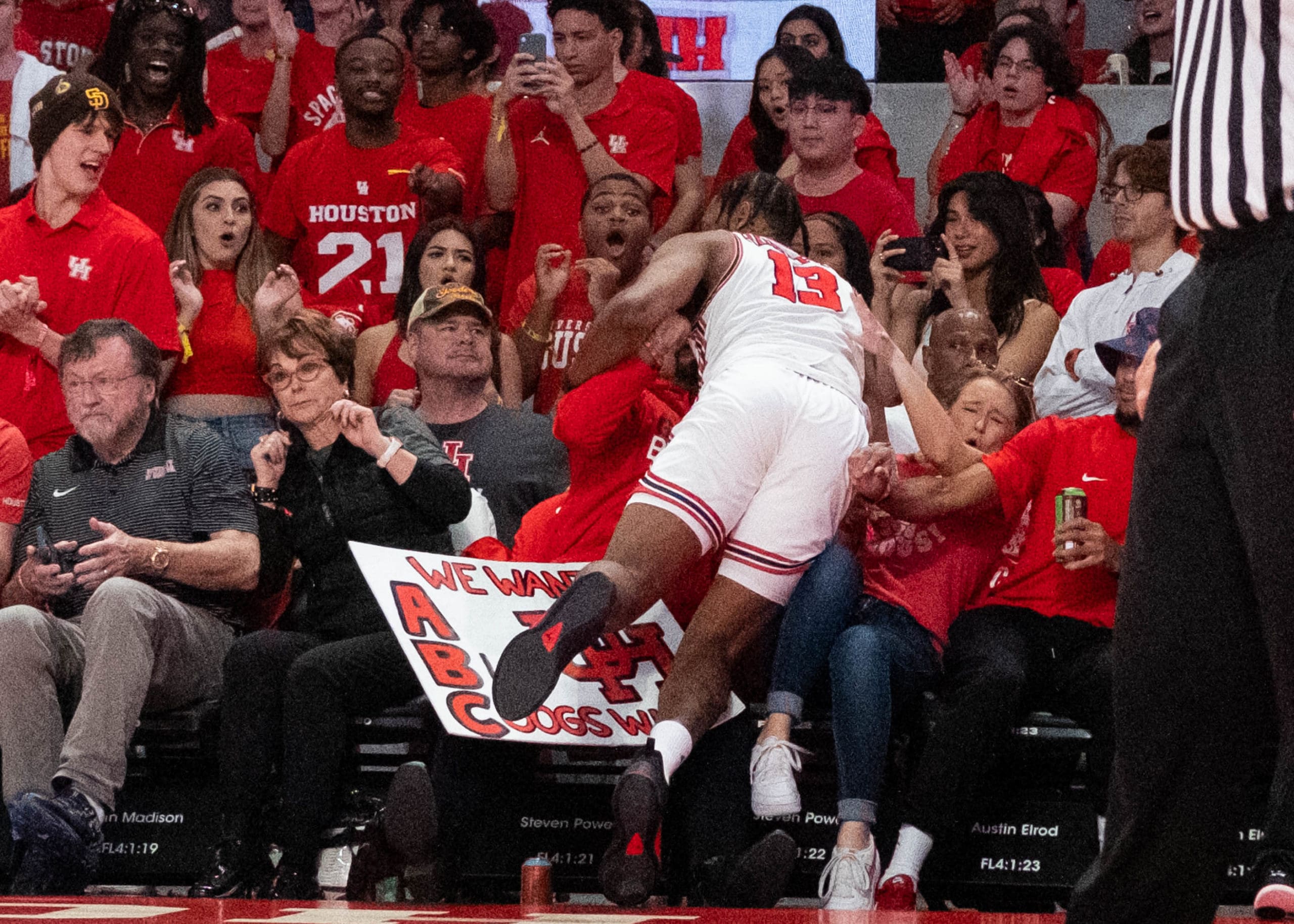 The #1 ranked University of Houston Cougars were beaten by the #4 ranked Alabama CrimsonTide at the Fertitta Center