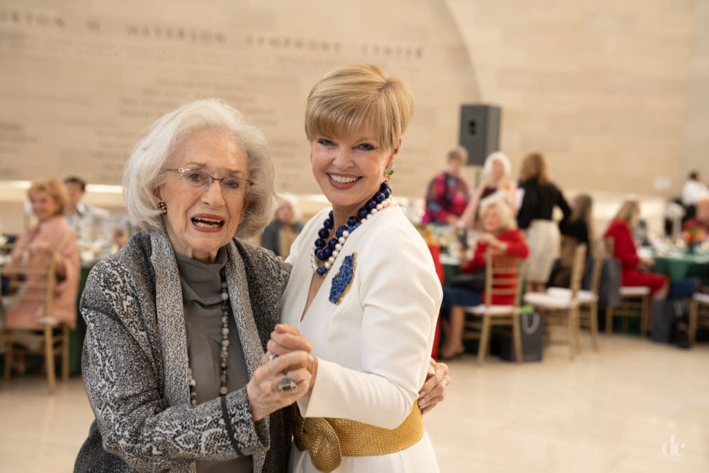 Ramona Jones, Donna Arp Weitzman, President KidneyTexas, Inc. (Photo by Danny Campbell, Thomas Garza, Rob Wythe/Wythe Portrait Studio)