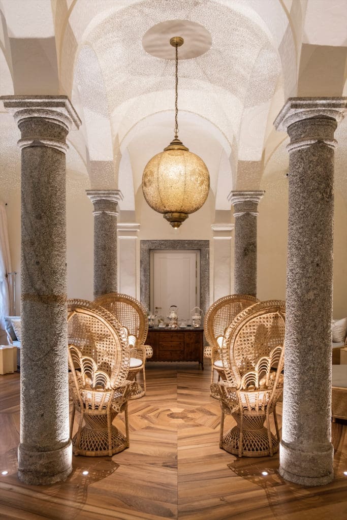 The spa relaxation lounge at Passalacqua (photo by Enrico Costantini)