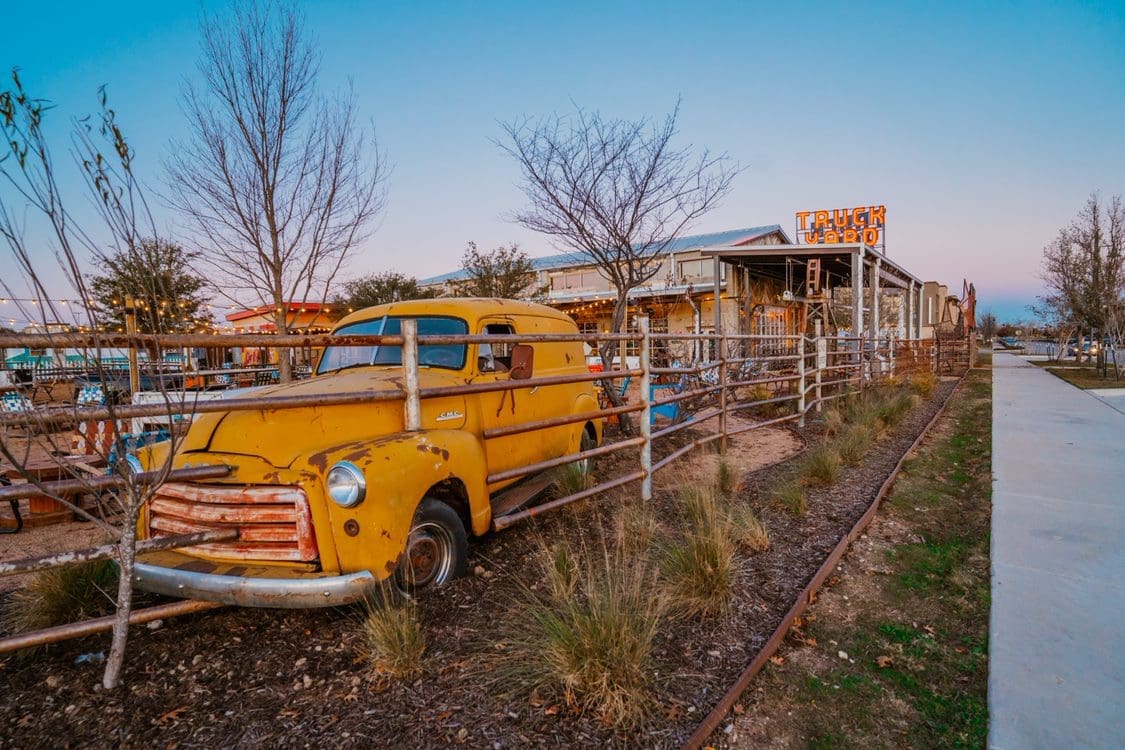 Fort Worth's first Truck Yard is here. Was it worth the wait? You'll be the judge.