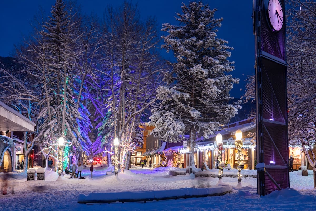 aspen holidays at night