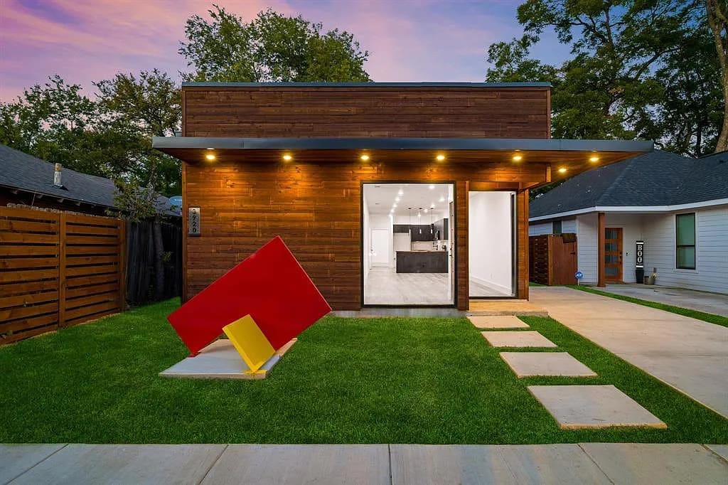 3920 Avant St, Dallas, TX 75215 | 369,900