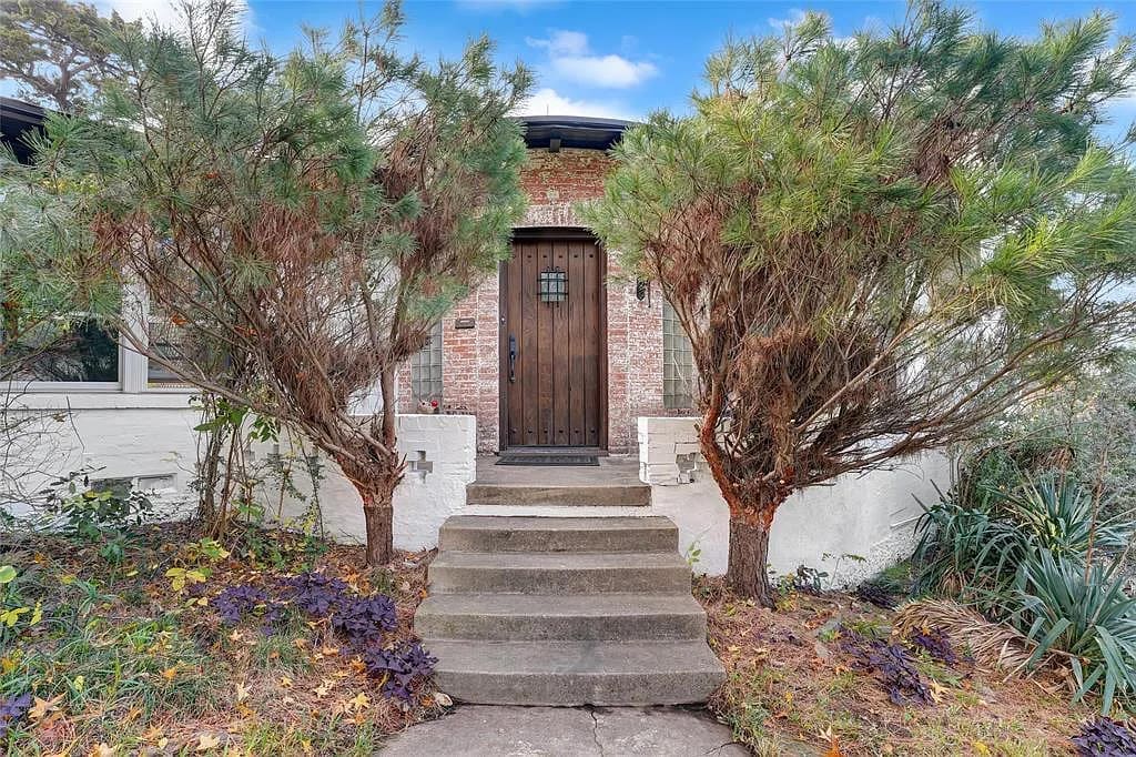 923 Bison Trl, Dallas, TX 75208 | $765,000