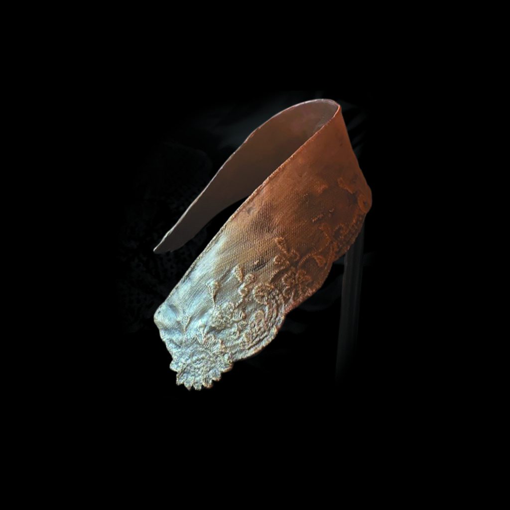 Carolyn Marks Johnson’s "Julia B. Ideson Collar," 2022 (Photo by Sonya Cuellar)