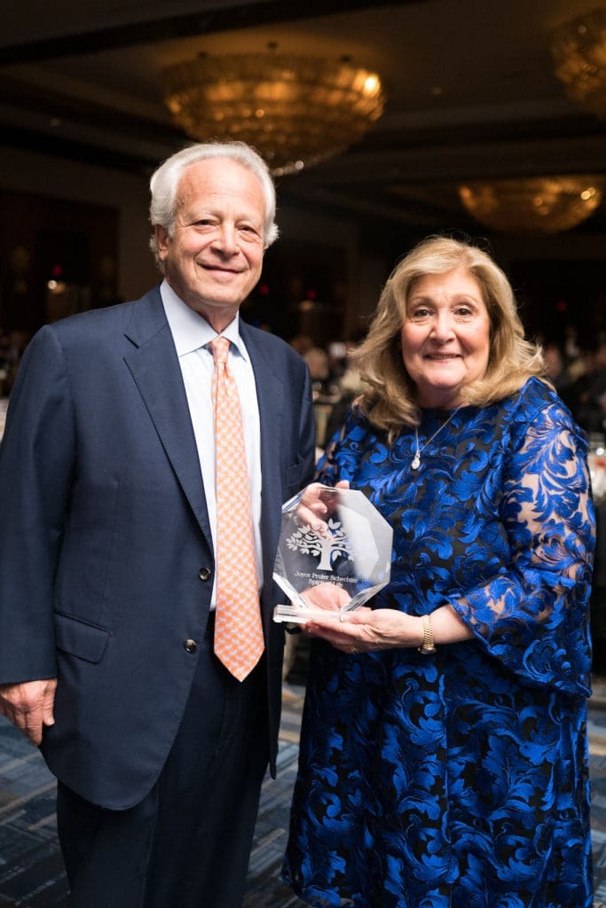 Scott & Susie Bender with the Spirit of Life Award at the Seven Acres gala, held at the Hilton Americas-Houston. (Photo by Daniel Ortiz)