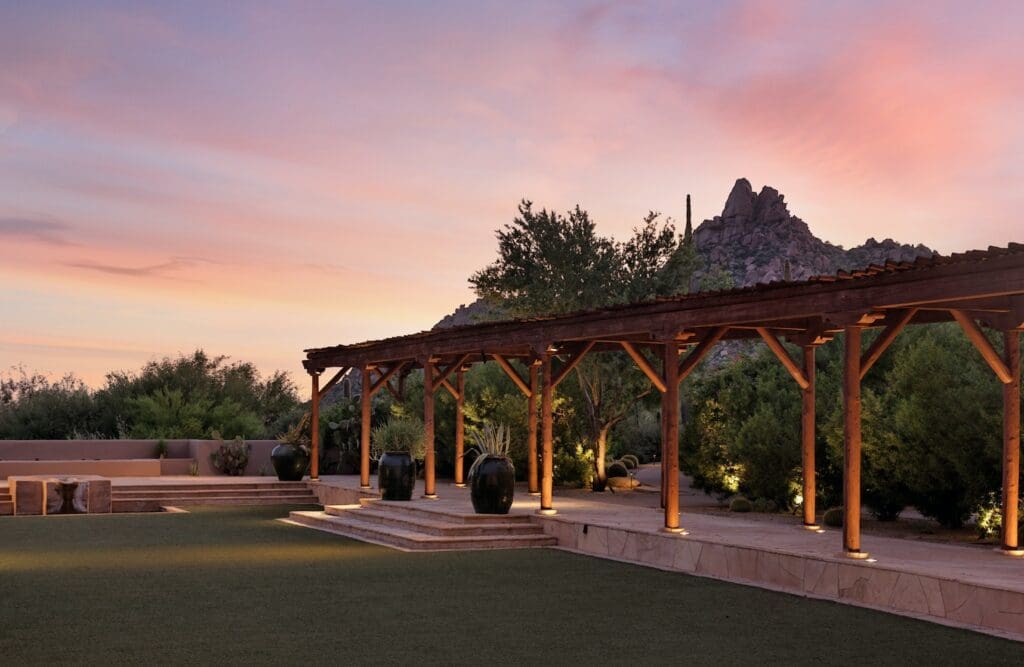 The property offers many premium views of Arizona sunsets. (photo by Four Seasons Scottsdale)