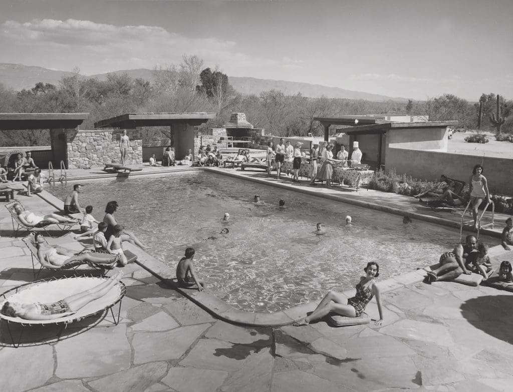 Double U Dude Ranch Pool (circle 1950s) in Tucson, Arizona. (Courtesy of Frashers Fotos Collection & Pomona Public Library, Pomona, California) 