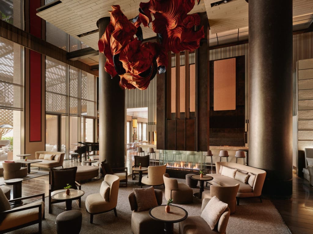 The subtle paradox of a city surrounded sanctuary resound throughout the completely transformed design of the legendary Aman New York building.