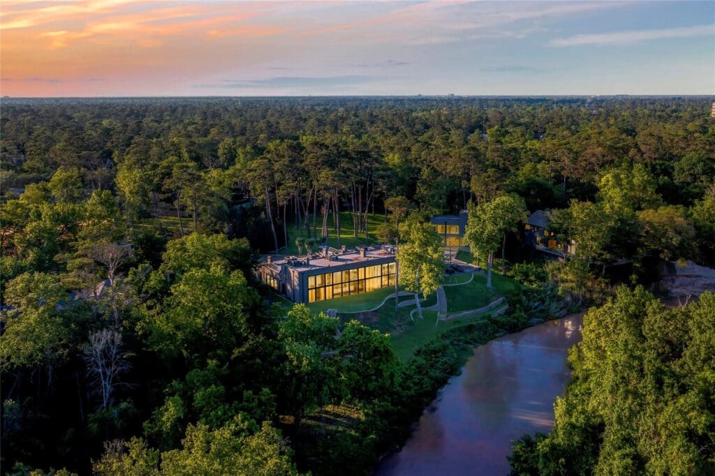 Houston’s Legendary Thrash Mansion to Be Auctioned Off With $19.5 Million Guide Price — John & Becca Cason Are Going International
