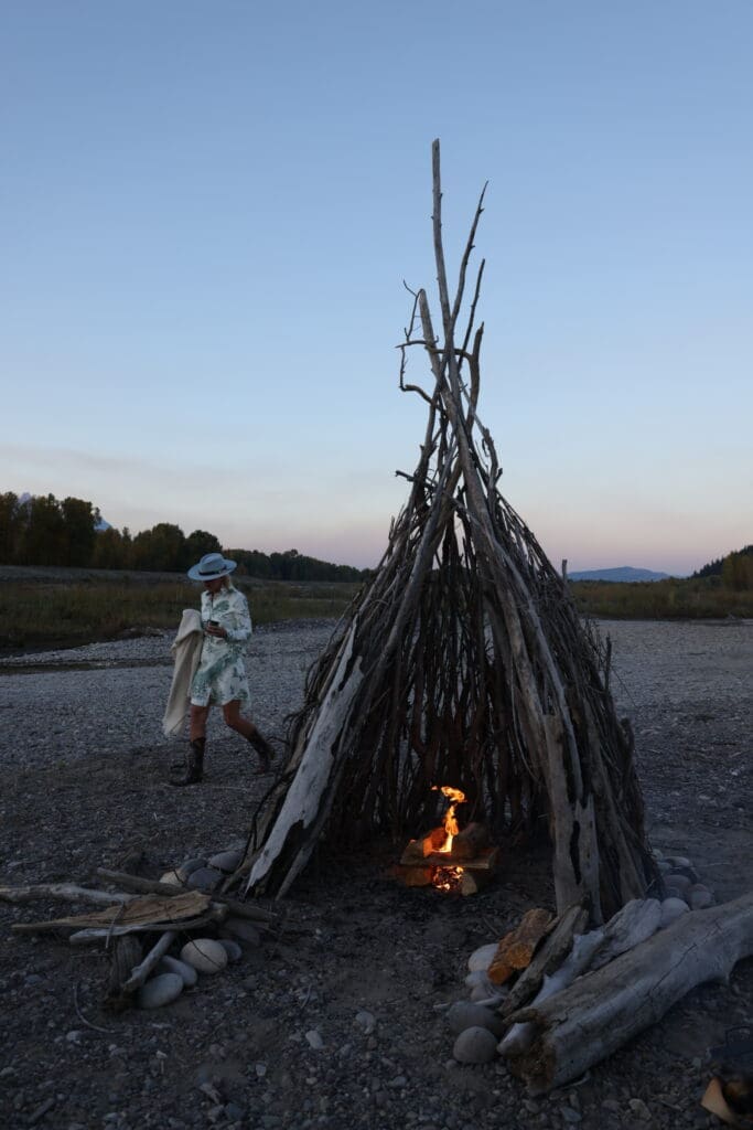 Nobody said bonfires have to be low-style. It was well worth it to tote out this 1960s pewter globe-shaped Hermès
ice bucket with antler-horn handle on top for the evening . . . it’s undoubtedly what Bond, James Bond, would do.