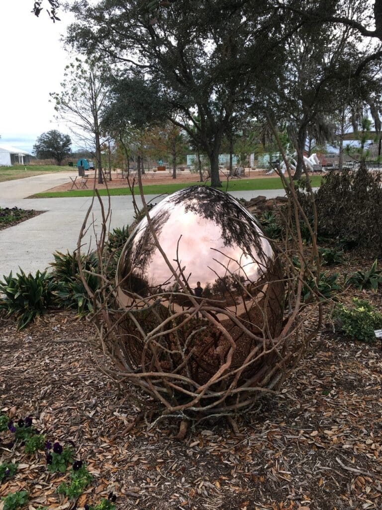 The eggs in "Eagle Nest" are made of hammered stainless steel. (Photo by Daisuke Shintani)