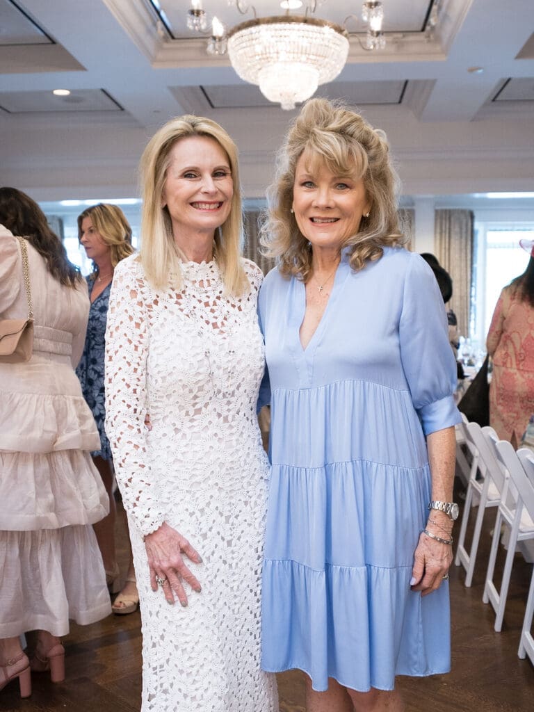 Jo Lynn Falgout, Lisa Simon at the River Oaks Country Club tennis tournament luncheon. (Photo by Daniel Ortiz)