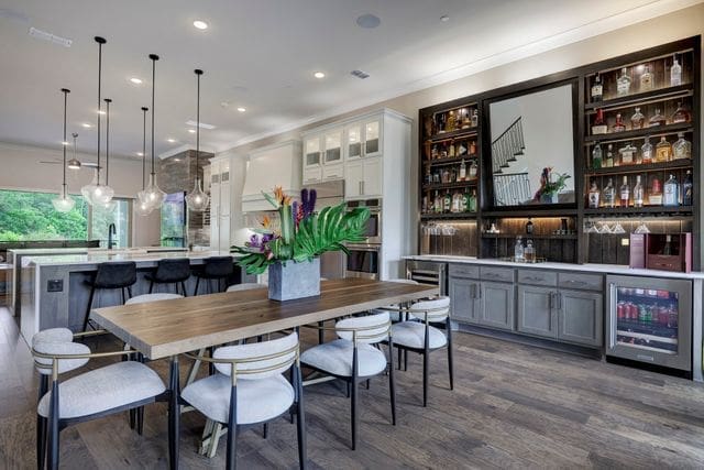The kitchen and bar at 139 Vue Point Place
