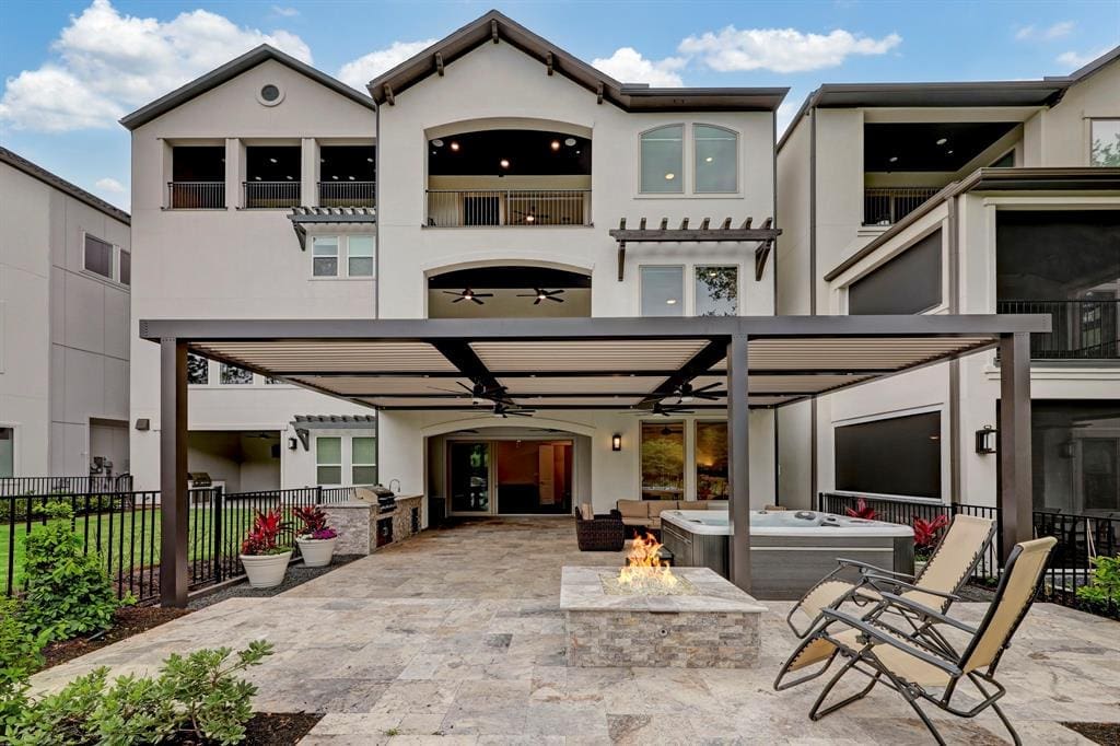 Outdoor terrace at 139 Vue Point Place 