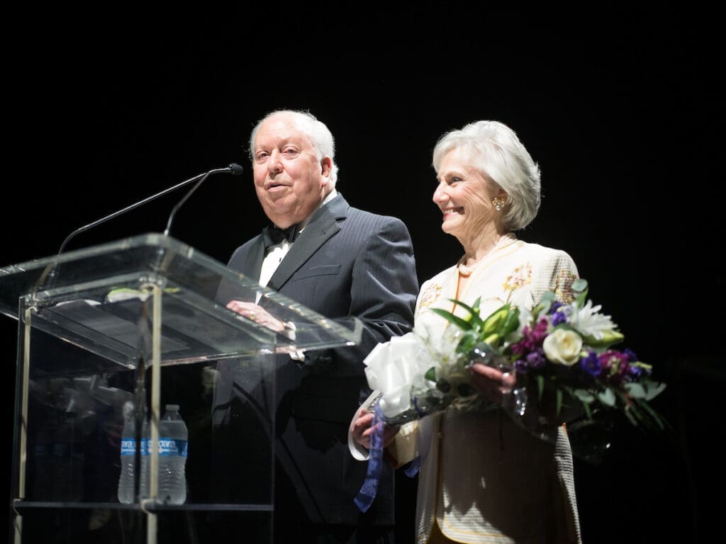 Don & Sue Sue Aron receive the Meredith and Fielding Cocke Visionary Award at the JDRF Promise Ball (Photo by Daniel Ortiz)