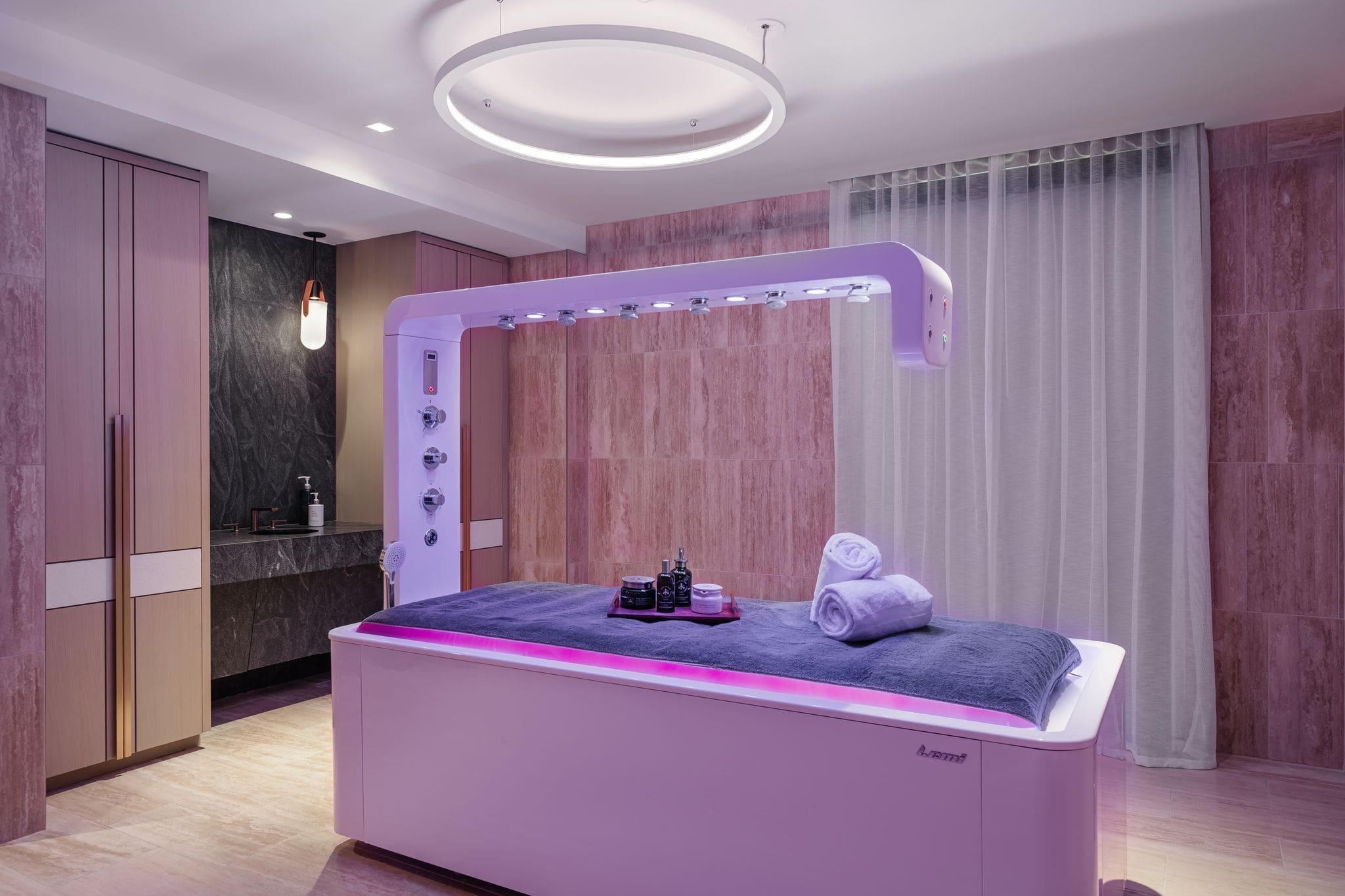 The new Vichy table, a multi-sensory experience spa amenity and the first of its kind in the Dallas-Fort Worth area. (courtesy of Canyon Ranch)