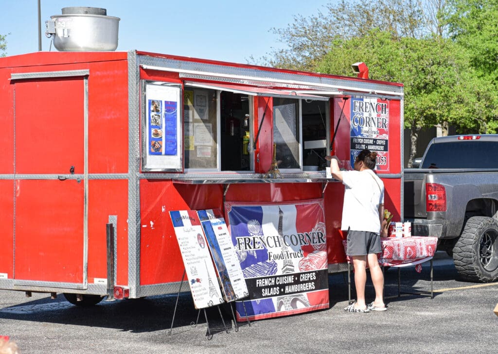 Market-goers grab a bit to eat at The Woodlands Farmer’s Market at Grogan’s Mill.  Photo by Jessica T. Payne
