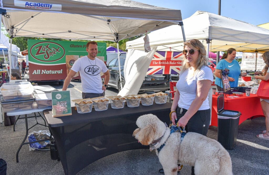 Market-goers browse vendor booths while shopping at The Woodlands Farmer’s Market at Grogan’s Mill Photo by Jessica T. Payne