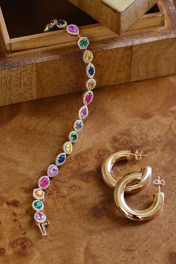 Blue Nile also believed that their customers deserved more choices, straightforward information, and legendary service.