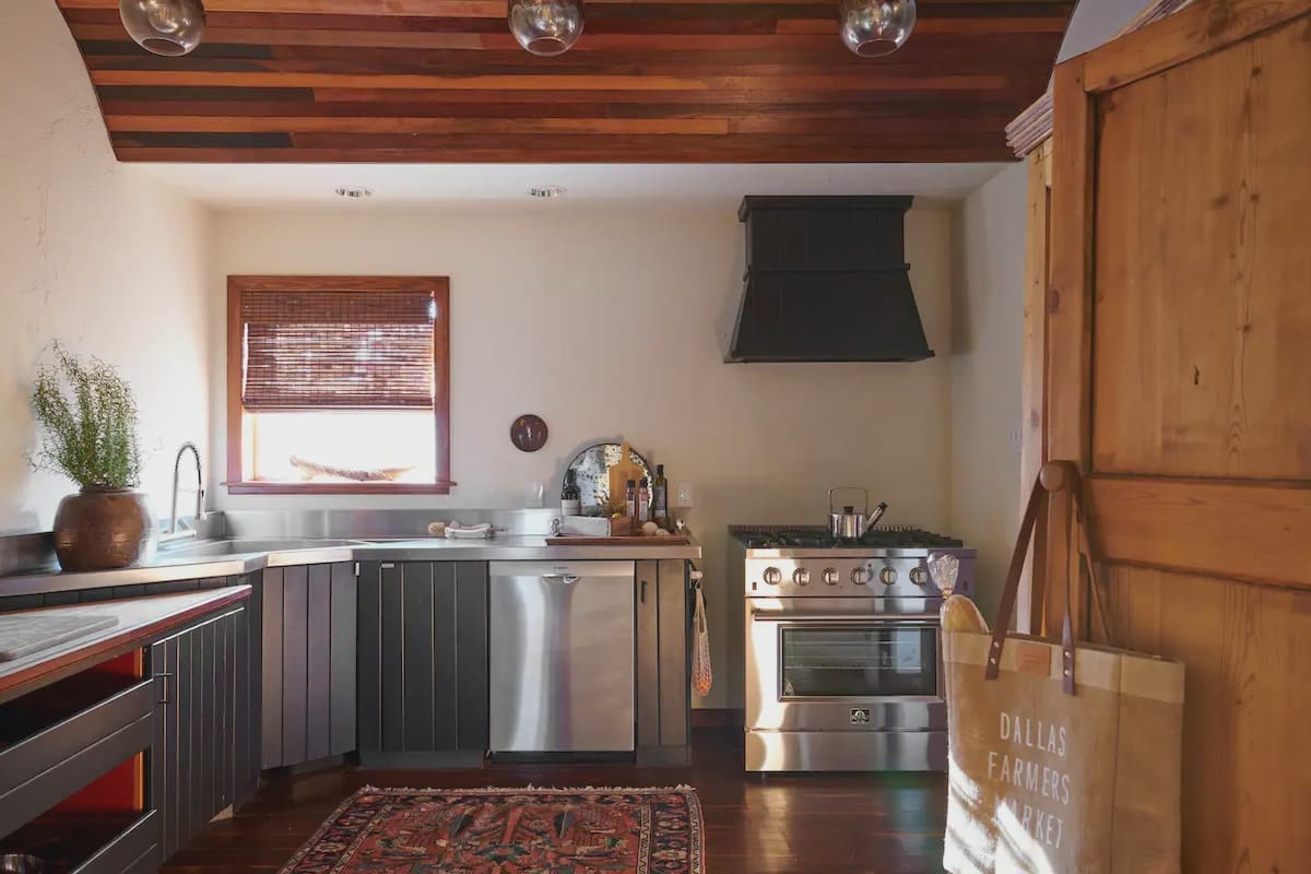 unique dallas airbnbs