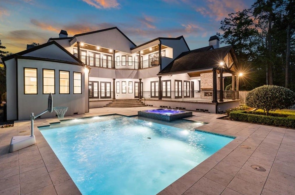 119 Simon Lake Lane has benefitted from several recent upgrades and is ready for its next owner. It also has a nice Woodlands pool.