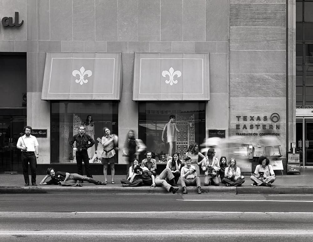 Geoff Winningham (standing far left) teaching his photography class in downtown Houston, 1971 (Courtesy the collection of Geoff Winningham)