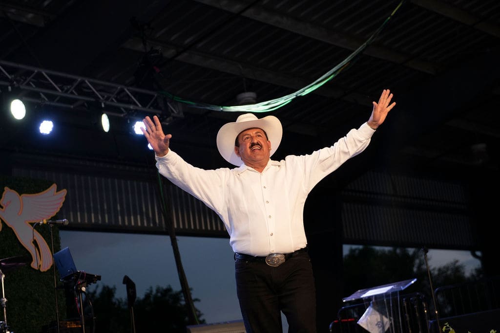 Auctioneer Louis Murad (Photo by Tamytha Cameron and Nate Rehlander)
