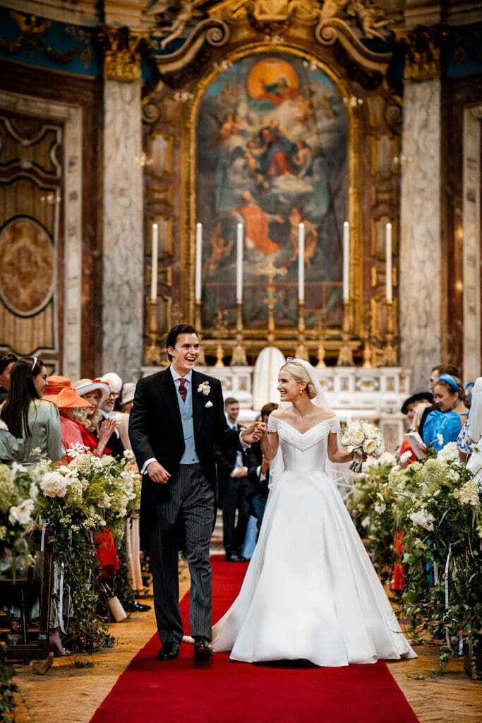 A Texas Bride’s Dreamy Storybook London Wedding Includes Royal Touches, Cowboy Hats and a Country Music Star
