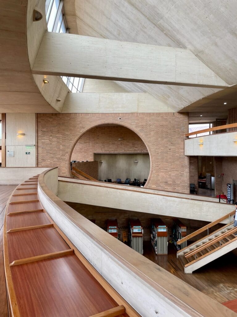 The primary reading room of Biblioteca Pública Virgilio Barco (Photo by Cole Von Feldt)