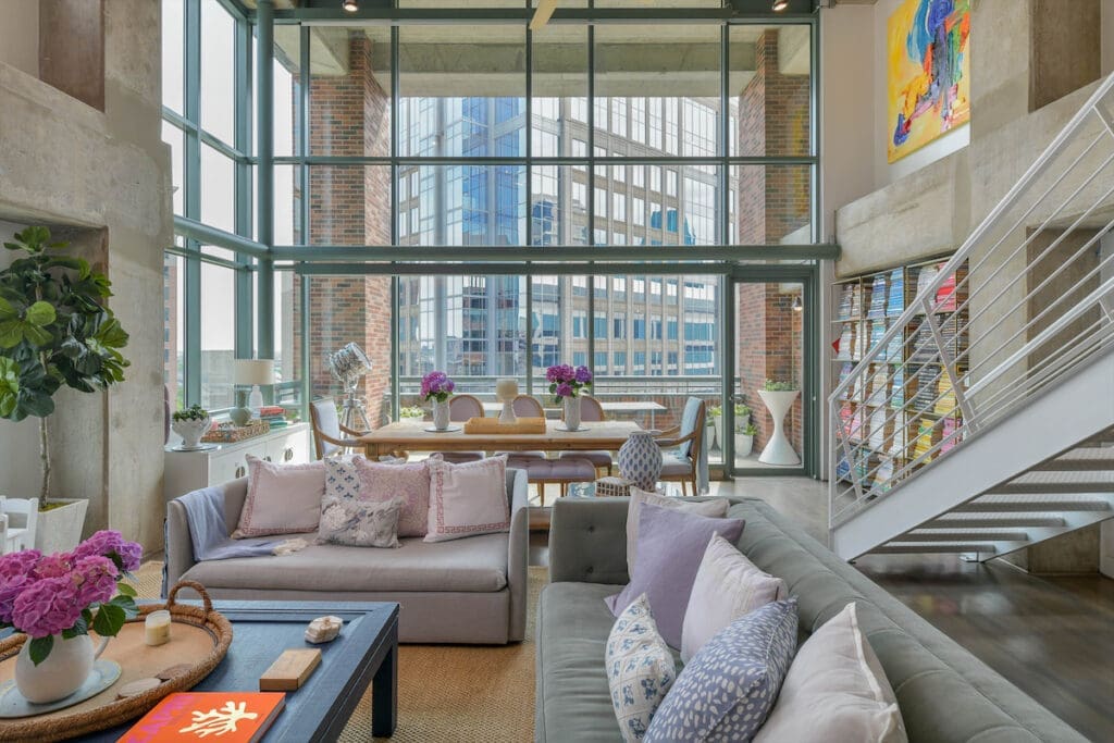 Floor-to-ceiling windows are part of the decor at 1999 McKinney Avenue, #1608. 