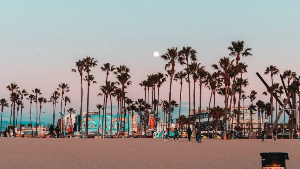 How to Explore the Best Neighborhoods in Santa Monica, According to a Local