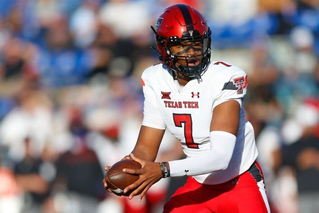 The Education of Donovan Smith — UH Starting Quarterback to Be Knows His Feet and Knowledge Are Key