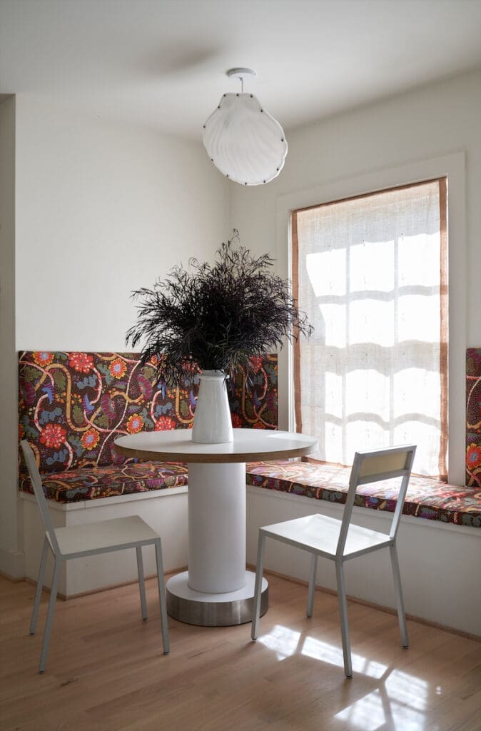 An airy breakfast nook. (Photo by Pär Bengtsson)
